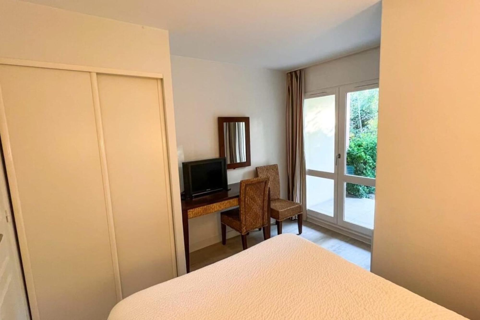 6-Person Apartment With Swimming Pool Tennis Court And Free Parking 25 Le Touquet Kültér fotó
